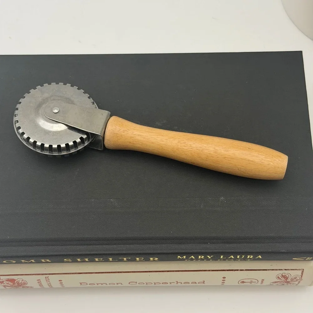 Stainless Steel Pastry Cutter Fluted Ravioli Wheel Wood Handle 7